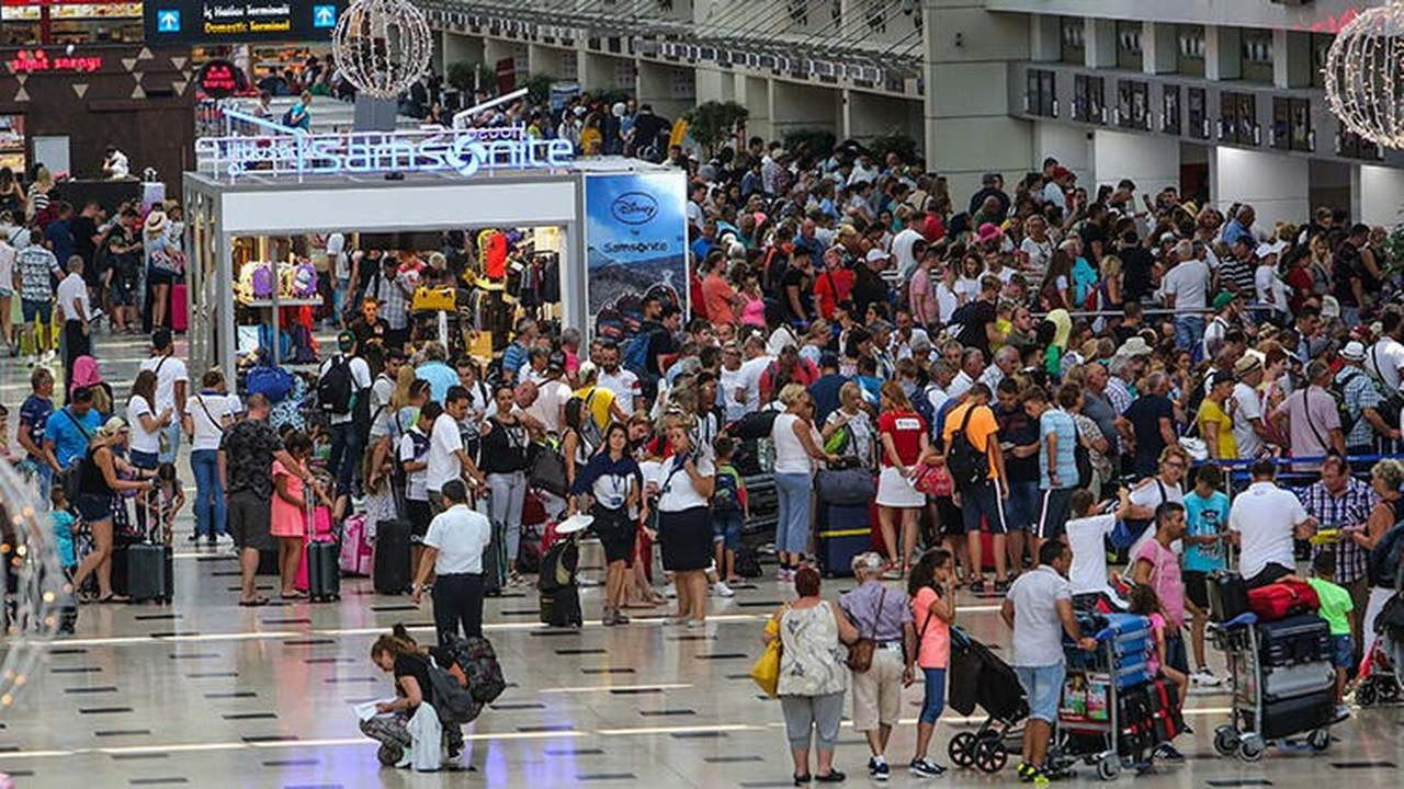 Antalya'ya uçan turist sayısı açıklandı