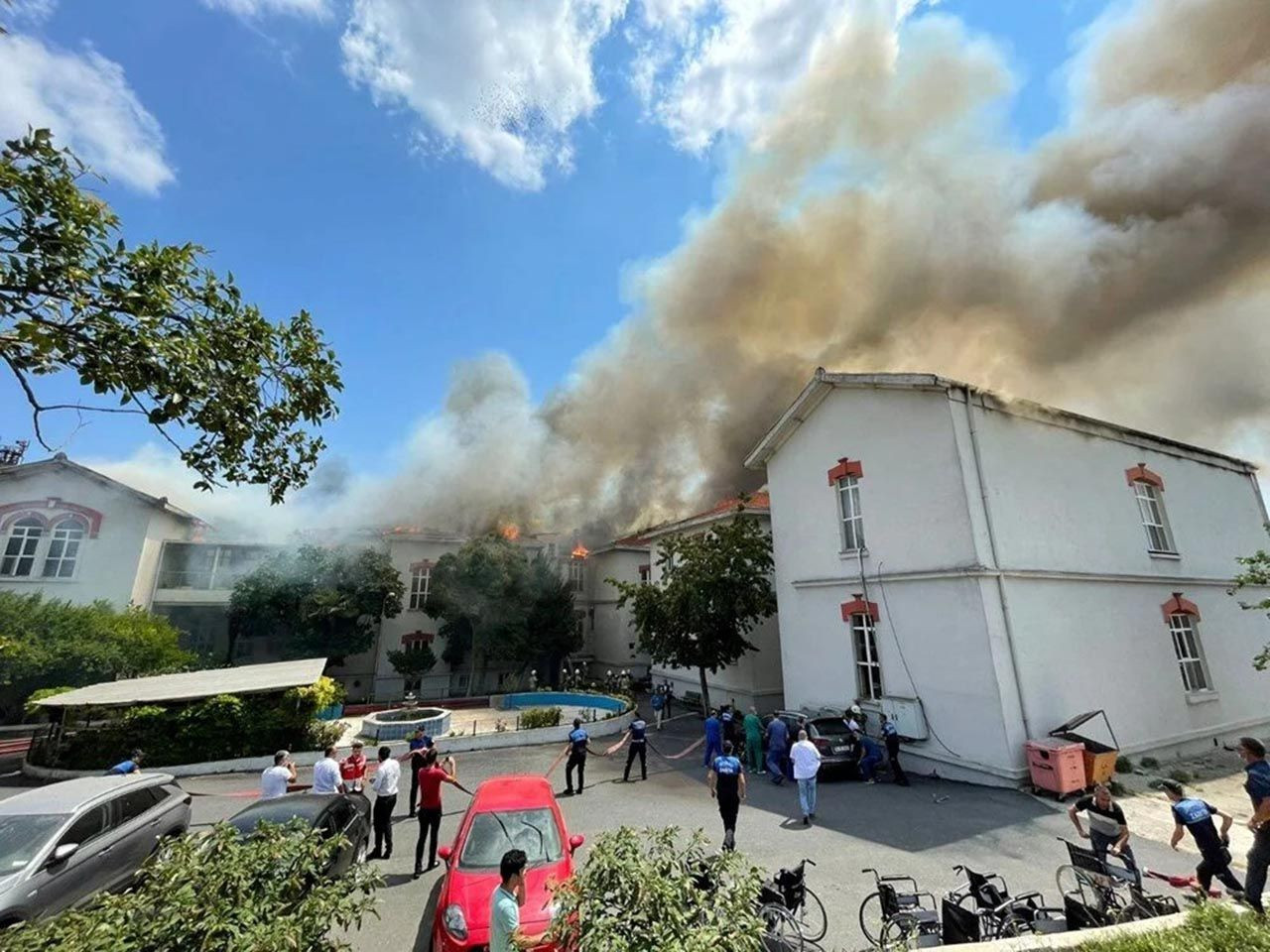 İstanbul'da Balıklı Rum Hastanesi'nde yangın paniği - Resim: 2