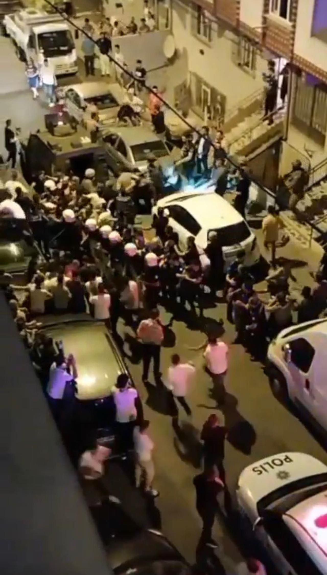 İstanbul'da iğrenç taciz iddiası! Mahalleli esnafı linç ediyordu - Resim: 1