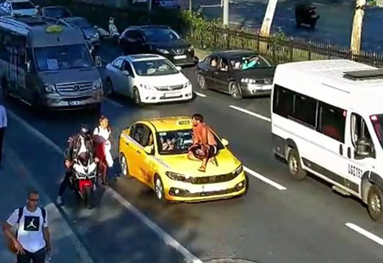 İstanbul'da taksiciyle tartışan motosikletli öyle bir şey yaptı ki... - Resim: 3