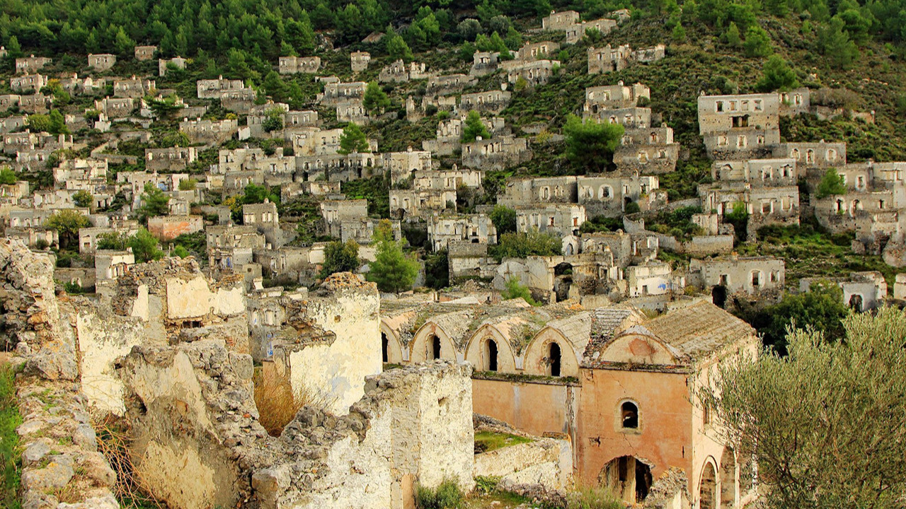 Gizemli tarihiyle şaşırtıyor! İşte Türkiye'nin turizm cennetindeki terk edilmiş hayalet köy