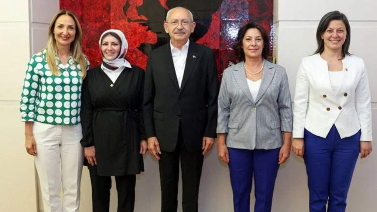 Kılıçdaroğlu'ndan CHP'nin 90 bininci kadın üyesine rozet