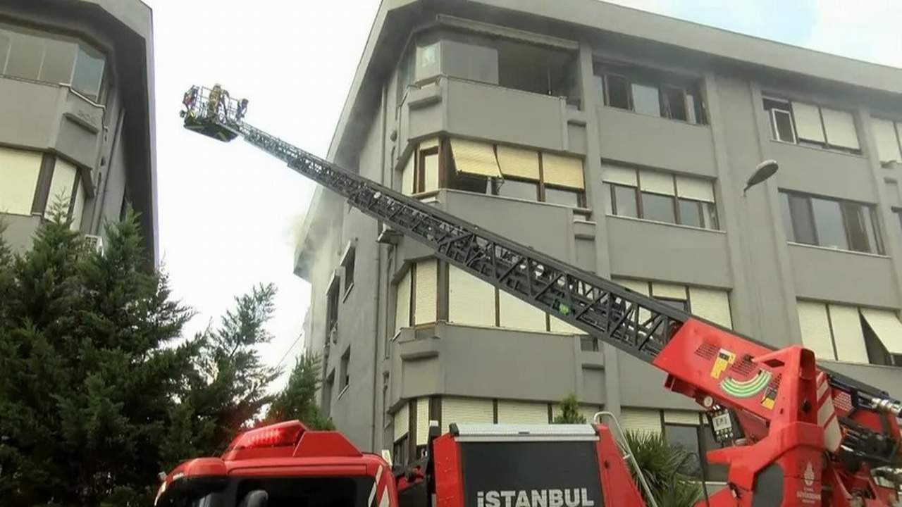İstanbul  Beşiktaş'ta 4 katlı binada yangın