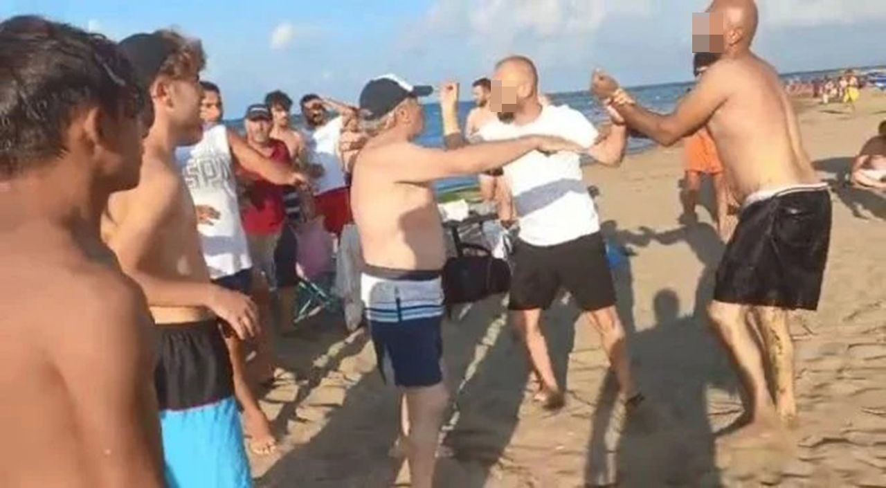 Denize kaçtı, kurtulamadı! Plajda 2 tacizciye öldüresiye dayak - Resim: 3