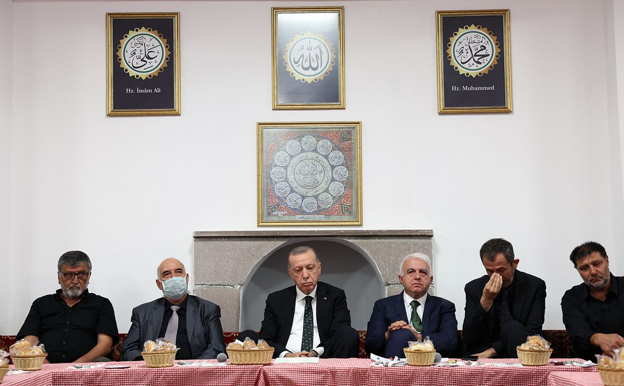 Erdoğan'dan 15 yıl sonra ilk cemevi ziyareti - Resim: 4