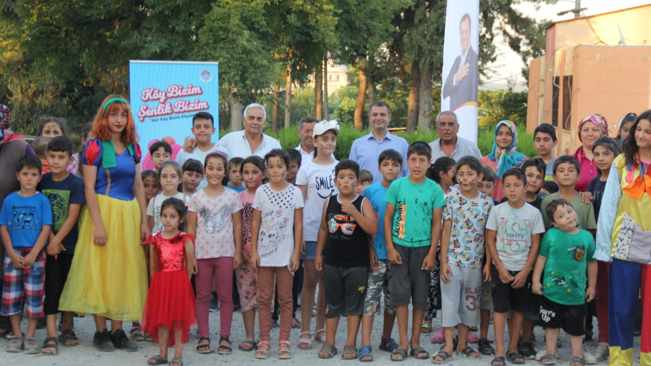 Mersin Büyükşehir Belediyesi'nin Köy Şenlikleri renkli görüntülere sahne olmaya devam ediyor