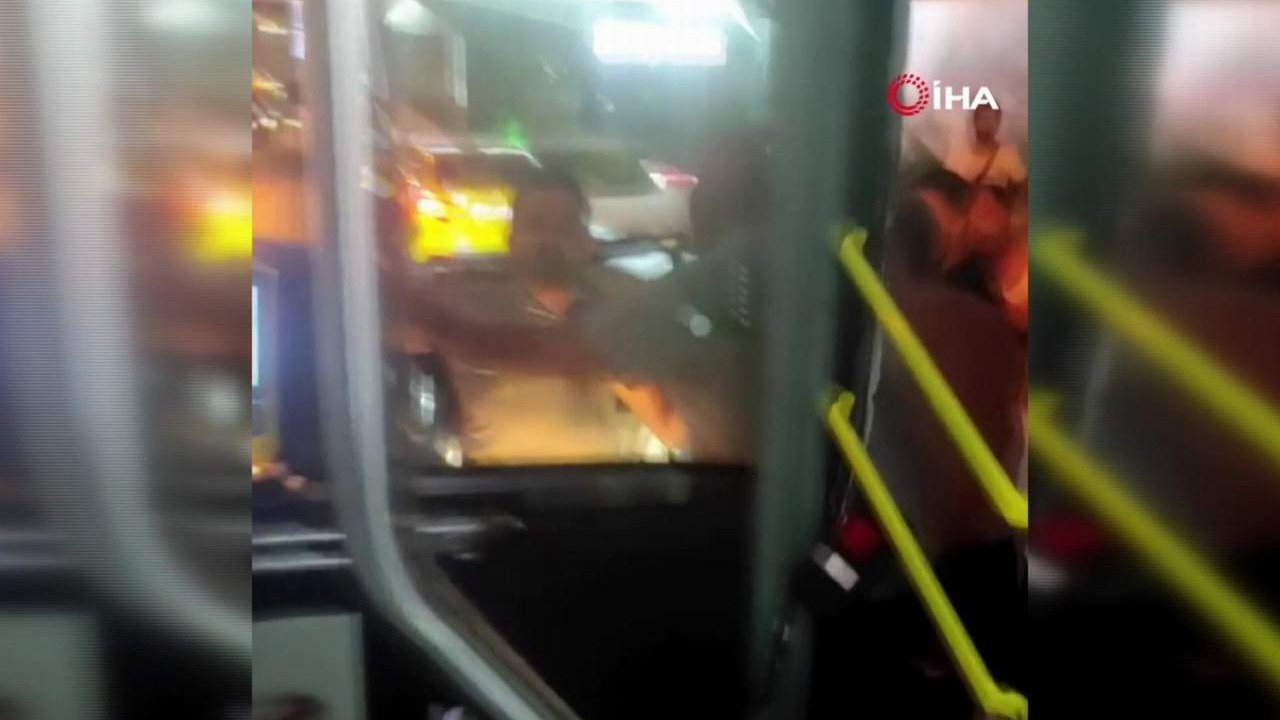 İstanbul'da şehir eşkıyaları dehşet saçtı! Otobüsün önünü kesip saldırdılar
