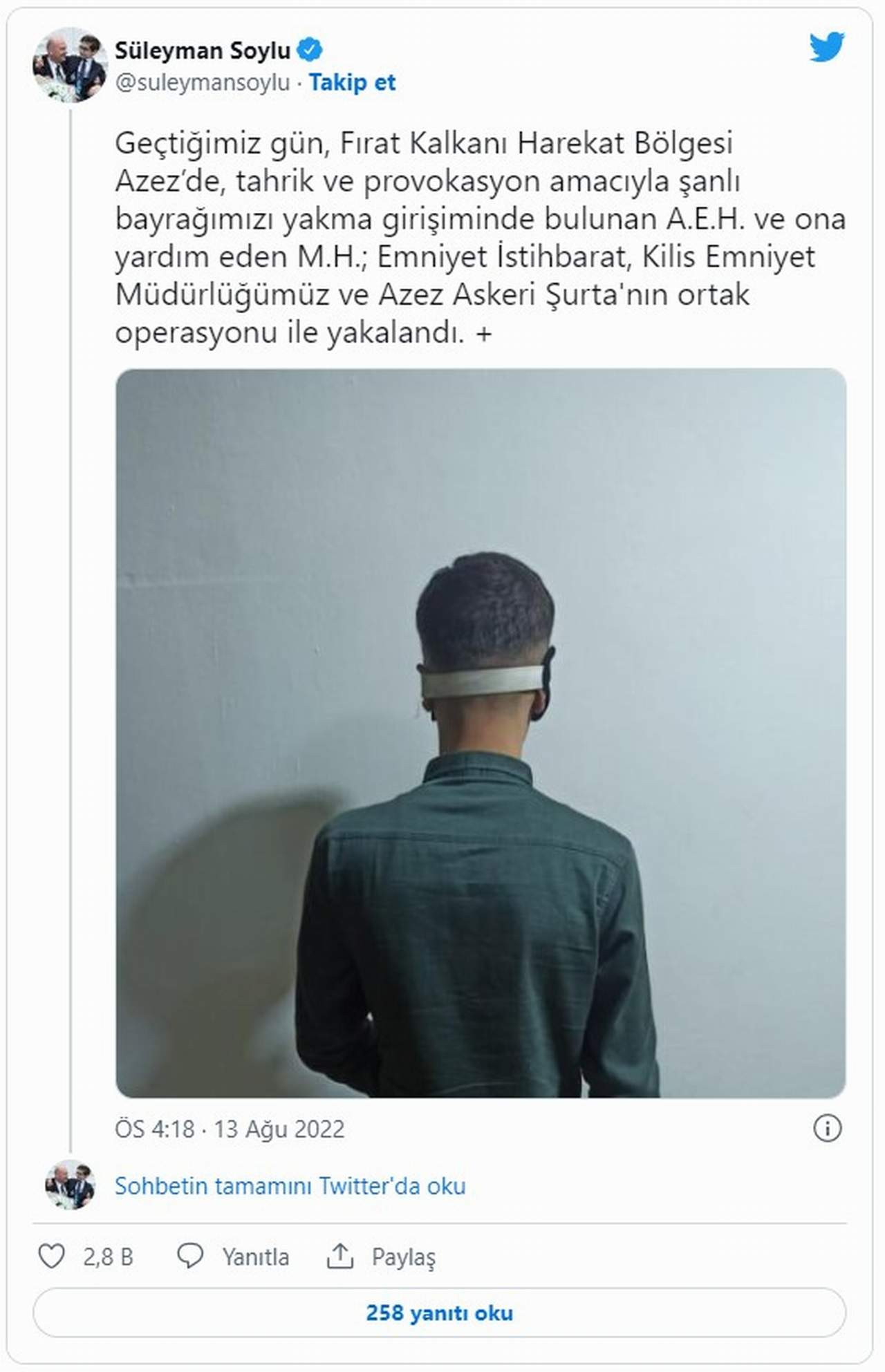 Azez'de Türk bayrağını yakmaya çalışanlar yakalandı