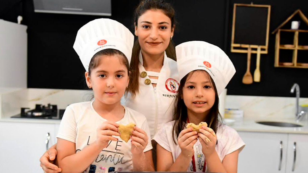 Antalya'da özel çocuklar pasta ve pizza yaptı