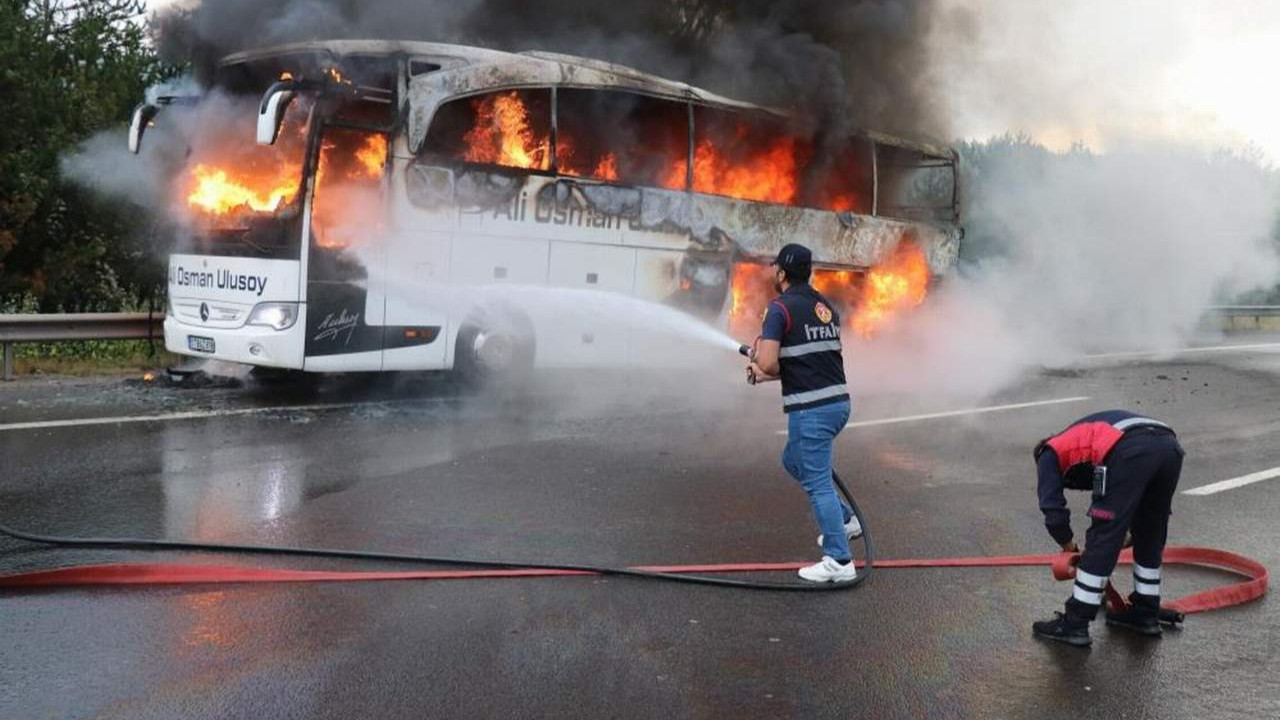 TEM'de kabus! Yolcu otobüsü alev alev yandı