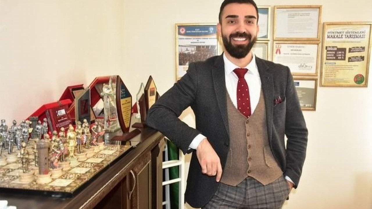 İzmir’in ünlü avukatı Alperen Cihan Çetinkaya, Murat Övüç’ün peşini bırakmadı!
