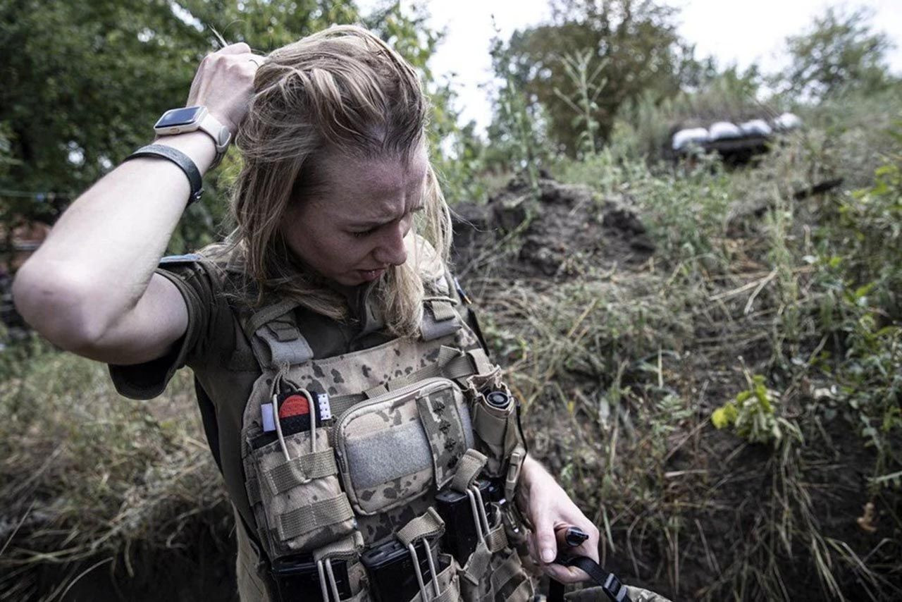 Ukrayna'nın elleri tetikte kadın askerleri her şartta görev yapıyor - Resim: 2