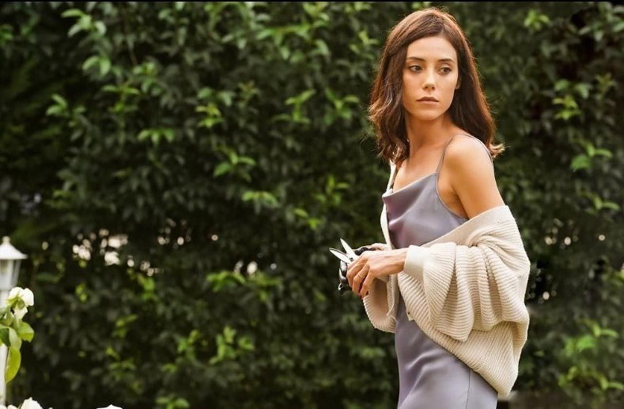 Cansu Dere teknedeki bikinili pozlarıyla nefes kesti - Resim: 2