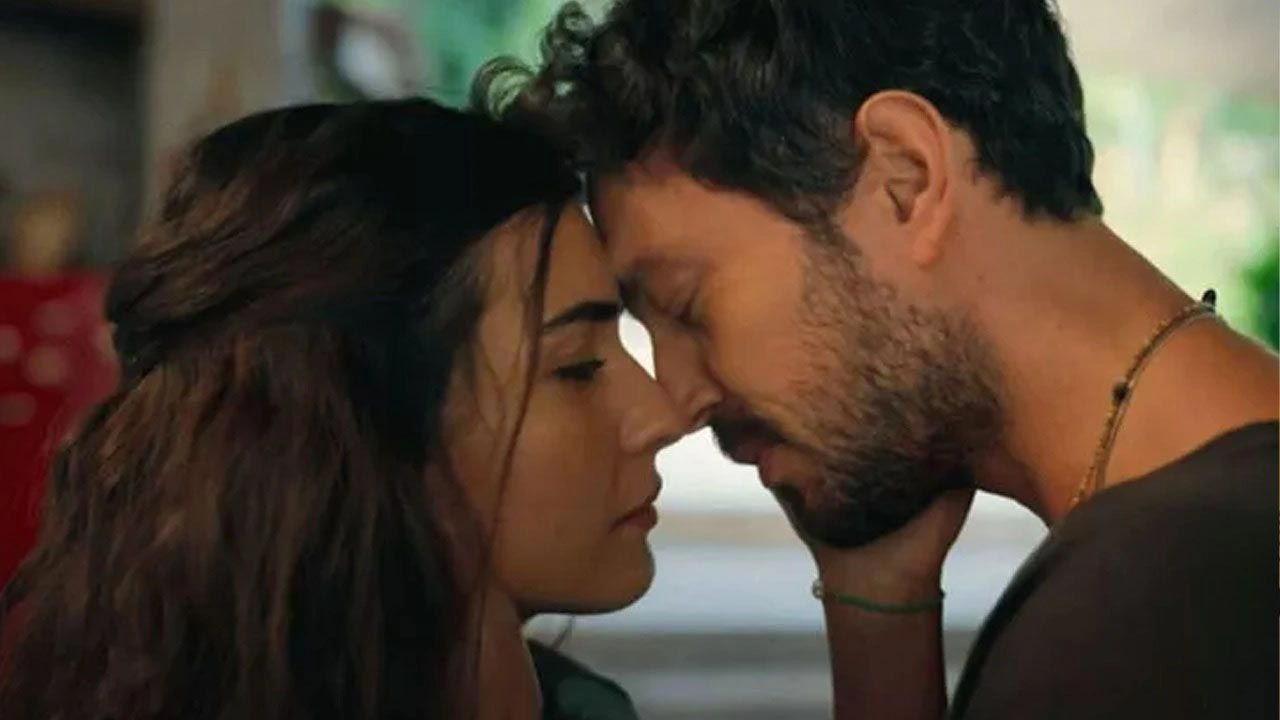 Güzelliğini annesinden almış! Tuba Büyüküstün annesiyle pozunu paylaştı - Resim: 2