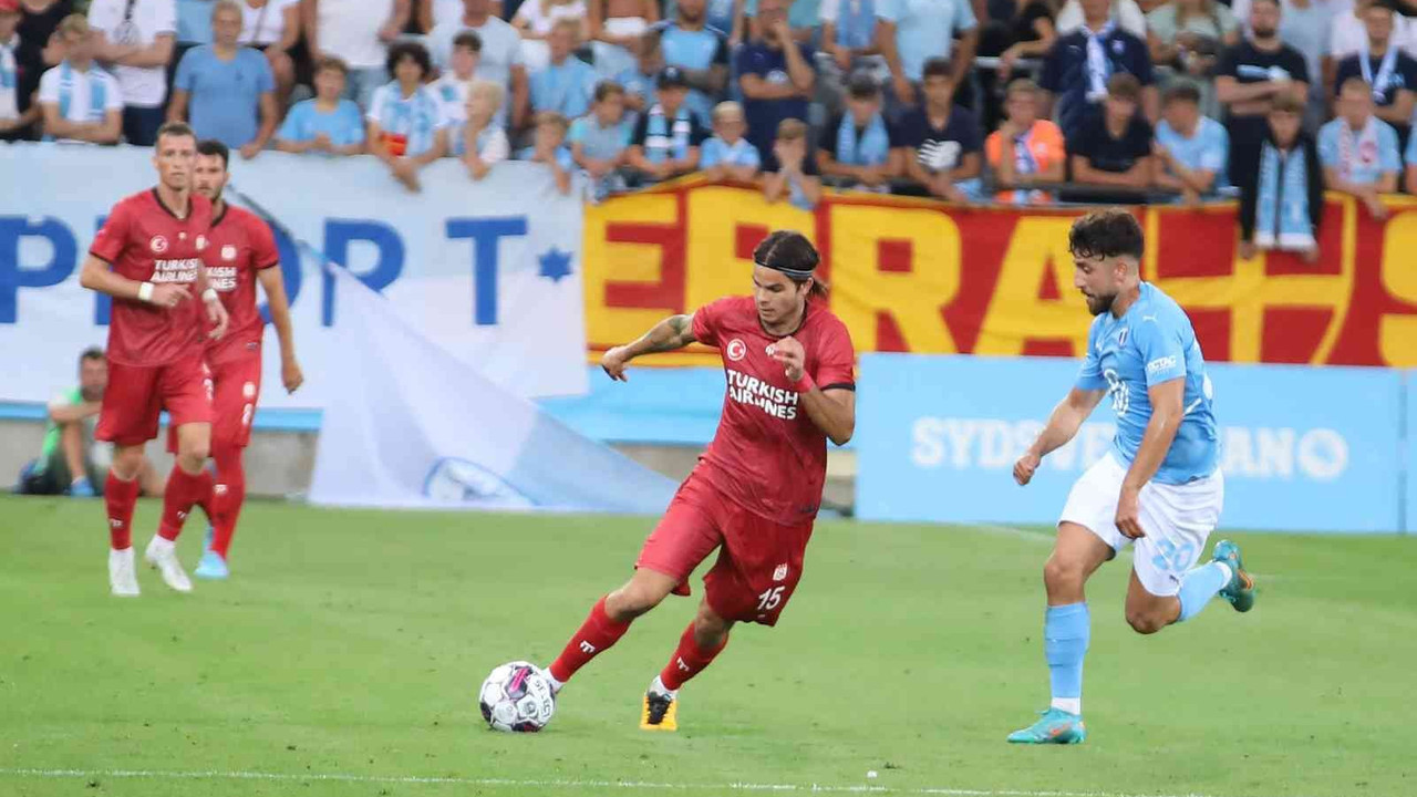 UEFA Avrupa Ligi'nde Sivasspor Malmö'ye 3-1 mağlup oldu