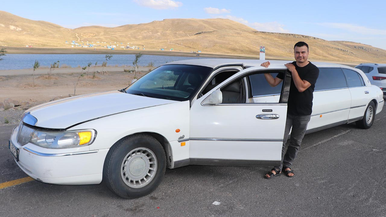 Gören dönüp bir daha bakıyor! Limuzinle binlerce kilometre uzaktan Kayseri'ye geldi