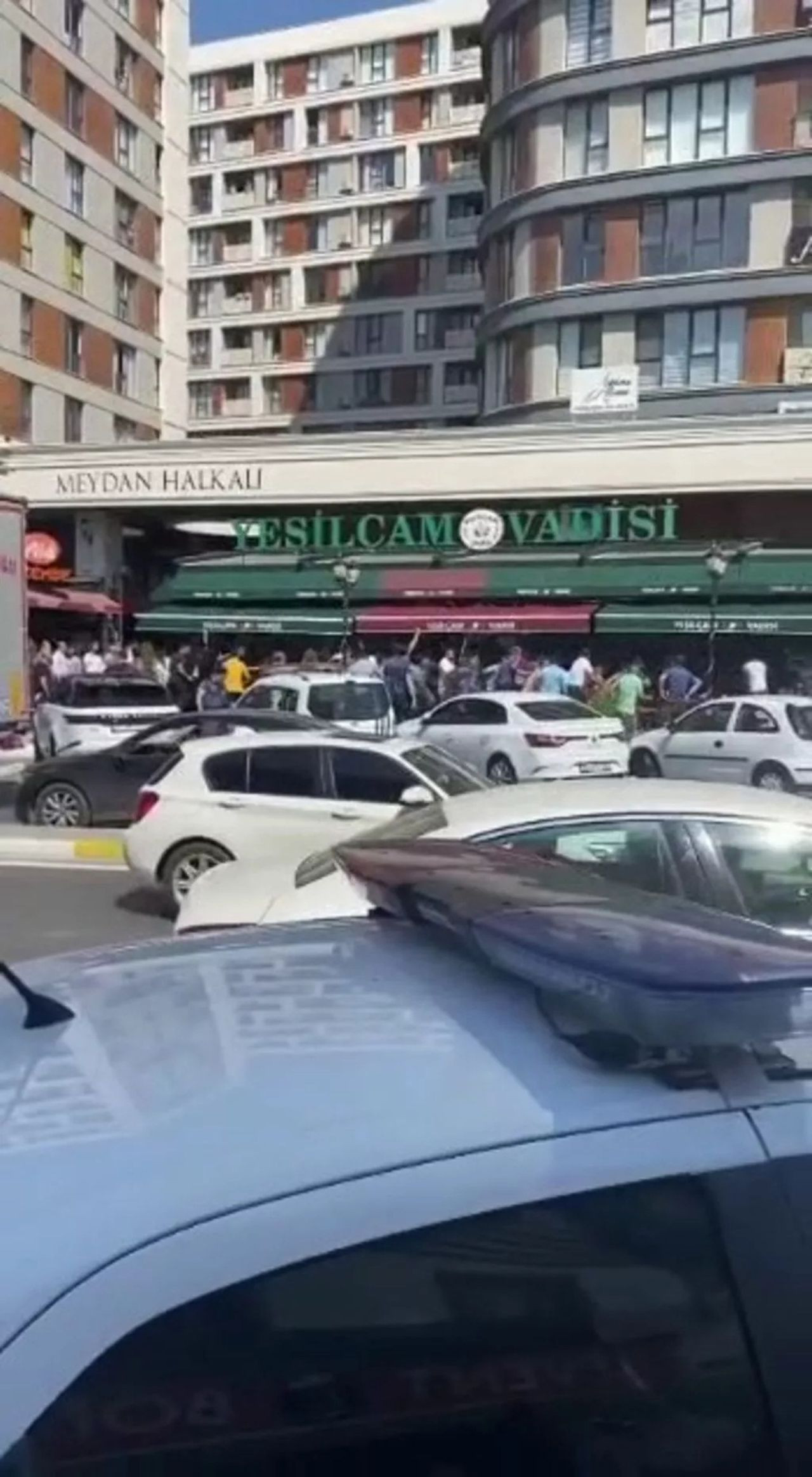 İstanbul'da lüks sitede kira zammı savaşı: 13 yaralı, 8 gözaltı var - Resim: 3