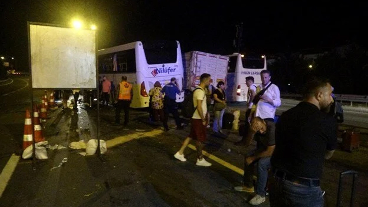TEM'de büyük kaza: TIR, kamyon ve otobüs çarpıştı