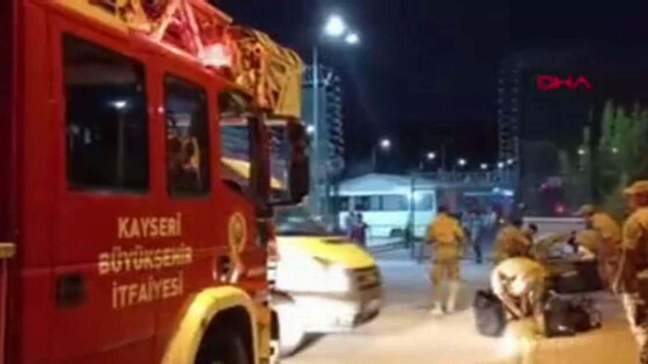 Başımızın belası sığınmacılar Geri Gönderme Merkezi'ni ateşe verdi