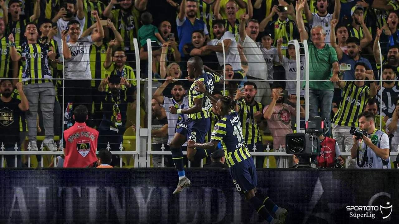 Süper Lig'te yeni lider Fenerbahçe!