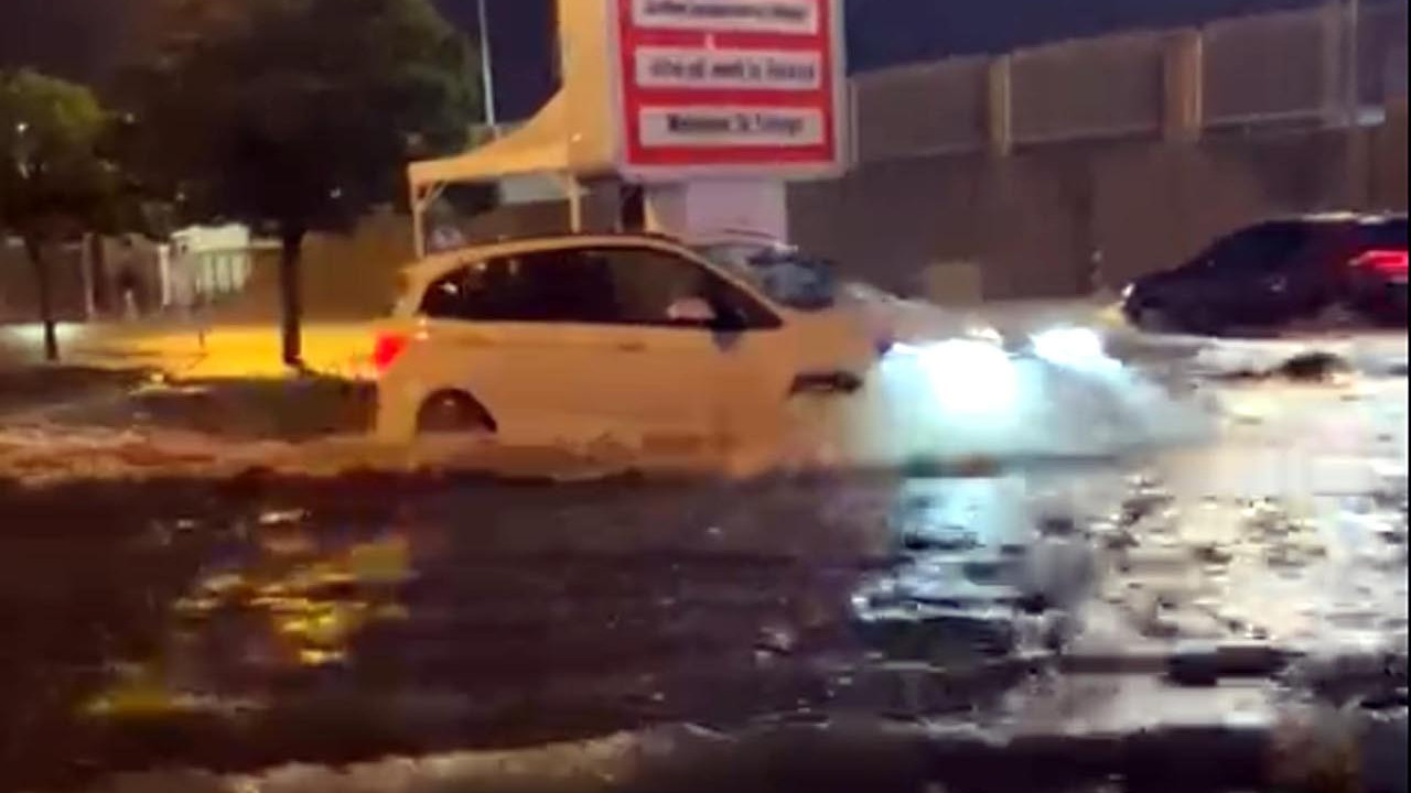 Kapıkule Sınır Kapısı'nda araçlar su içinde kaldı