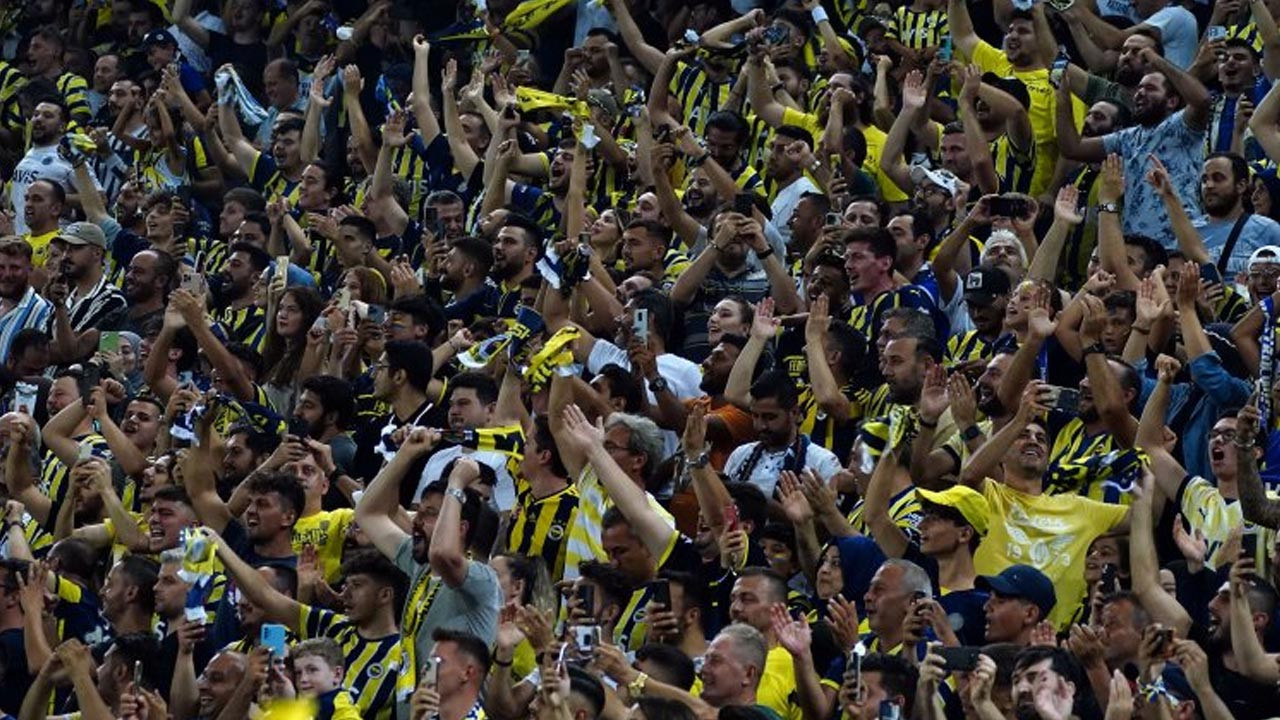 Fenerbahçe tribünlerinden tutuklanan Gülşen'e destek