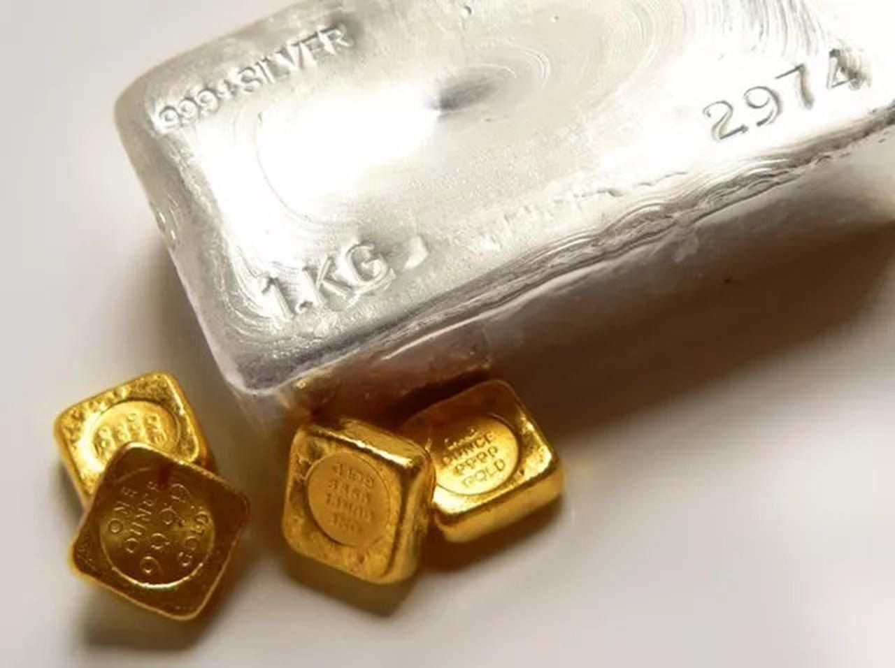 Платина дешевле золота. Слиток 1 кг золота и серебра. Слиток платины. Слитки золото серебро платина. 1 Грамм золота.