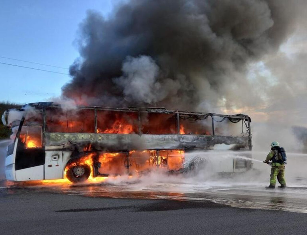 Yolcu otobüsünde dehşet! Yolcular içindeyken alev alev yandı - Resim: 2
