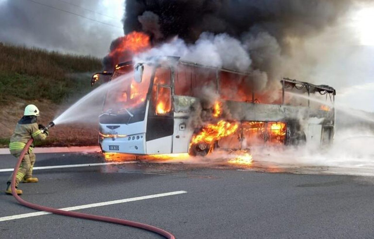Yolcu otobüsünde dehşet! Yolcular içindeyken alev alev yandı - Resim: 3