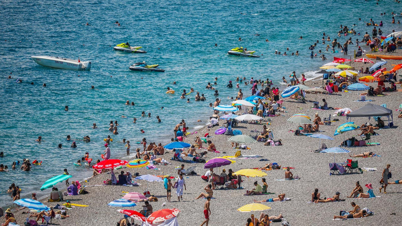 Tatilcilerin sıcakla sınavı: Bu ilimizde deniz, havadan sıcak