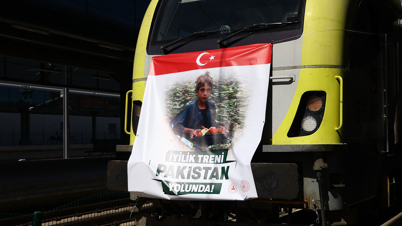 ''İyilik Treni'' Pakistan'a doğru yola çıktı