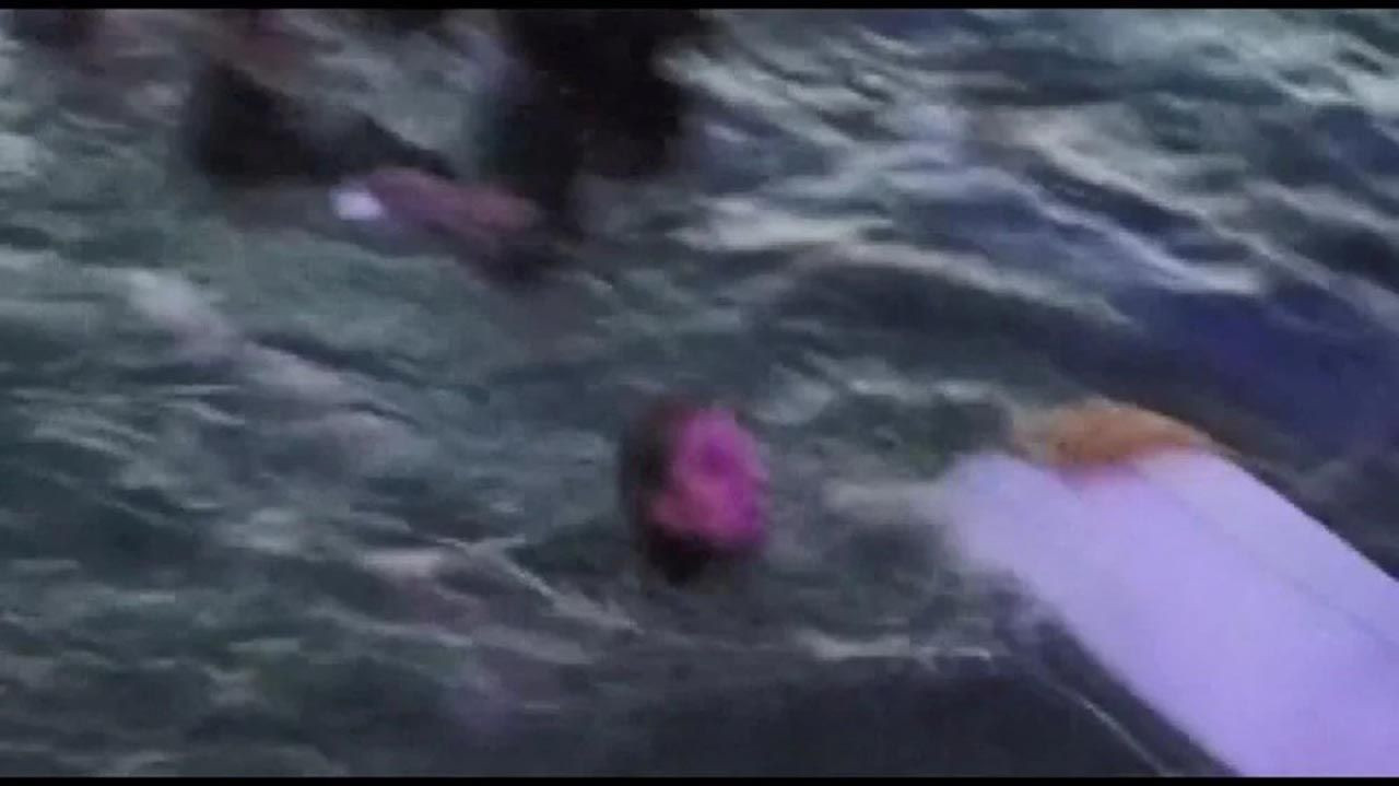 İstanbul'da denizde korku dolu anlar! 9 kişiyi taşıyan tekne alabora oldu - Resim: 4