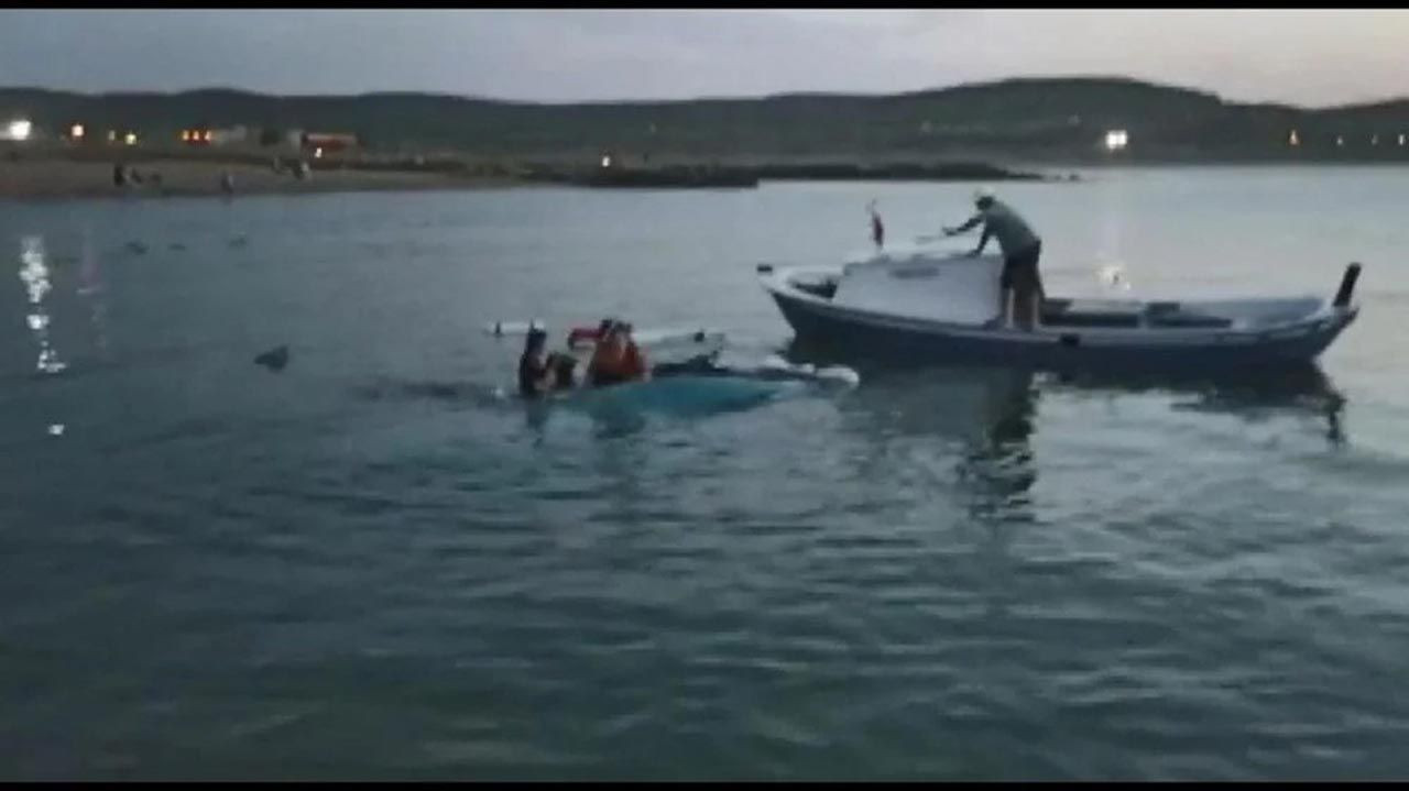 İstanbul'da denizde korku dolu anlar! 9 kişiyi taşıyan tekne alabora oldu - Resim: 3