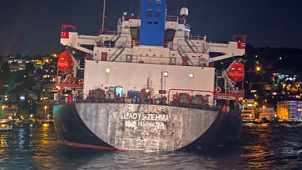 İstanbul Boğazı'nda korku dolu anlar! Dev gemi sahile 40 metre kala karaya oturdu