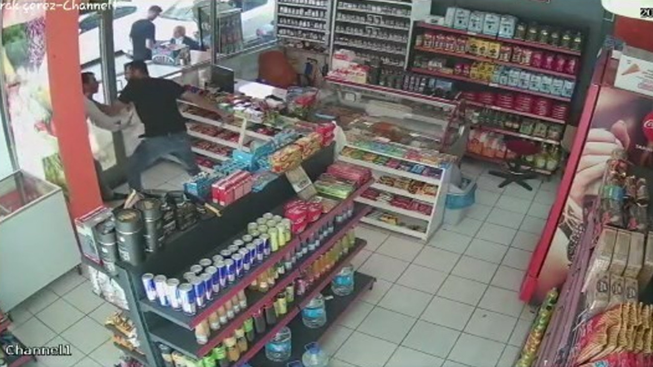 Müşterilerini bıçaklayan marketçi mahallenin kabusu oldu