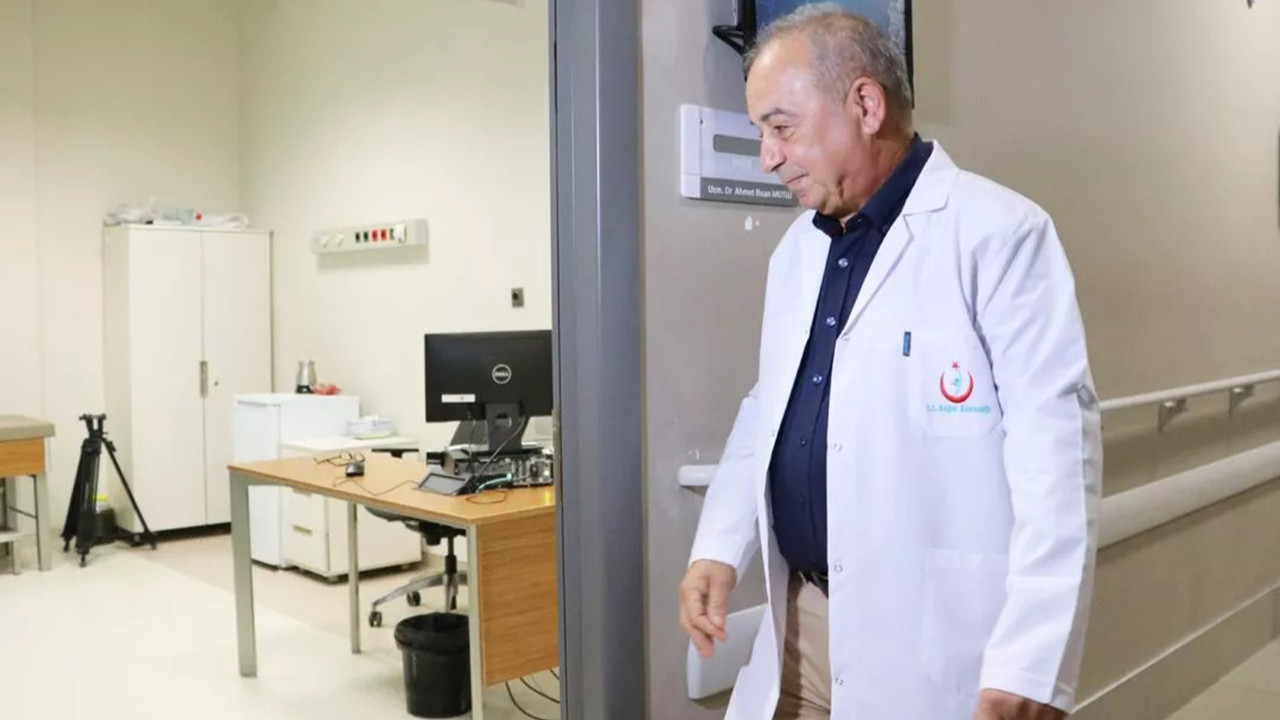 Türkiye'nin en ilginç doktoru... Gündüz şehir hastanesinde, akşam ise...