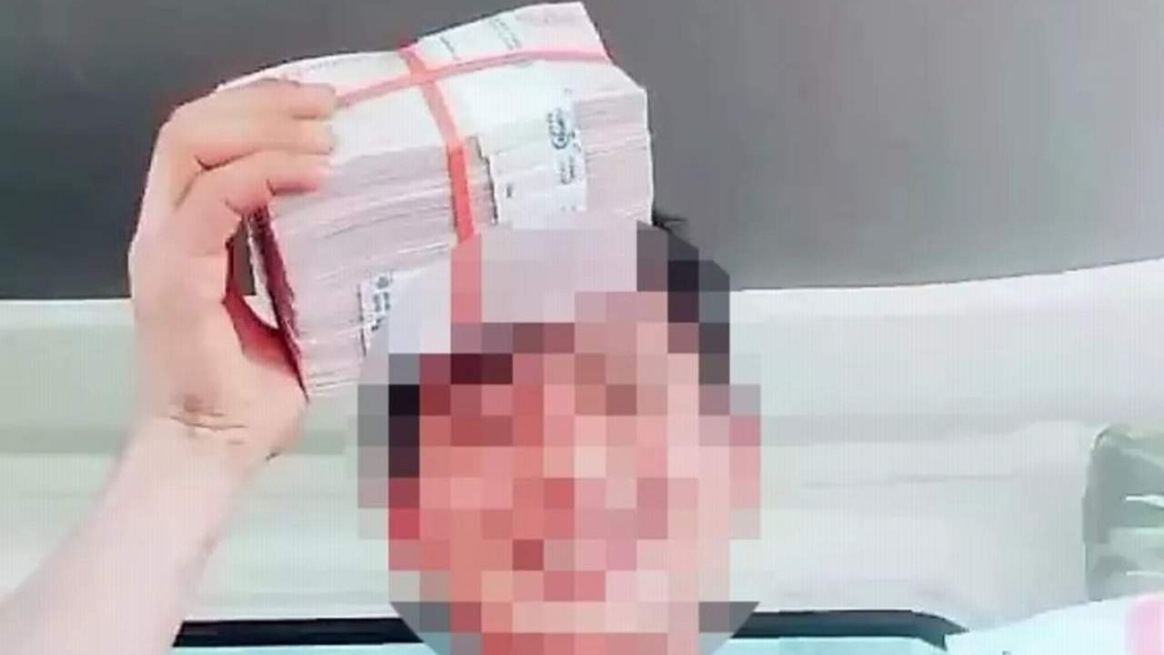 Hem çalmış hem de ''eşek gibi çalışıyorum'' diye paylaşmış