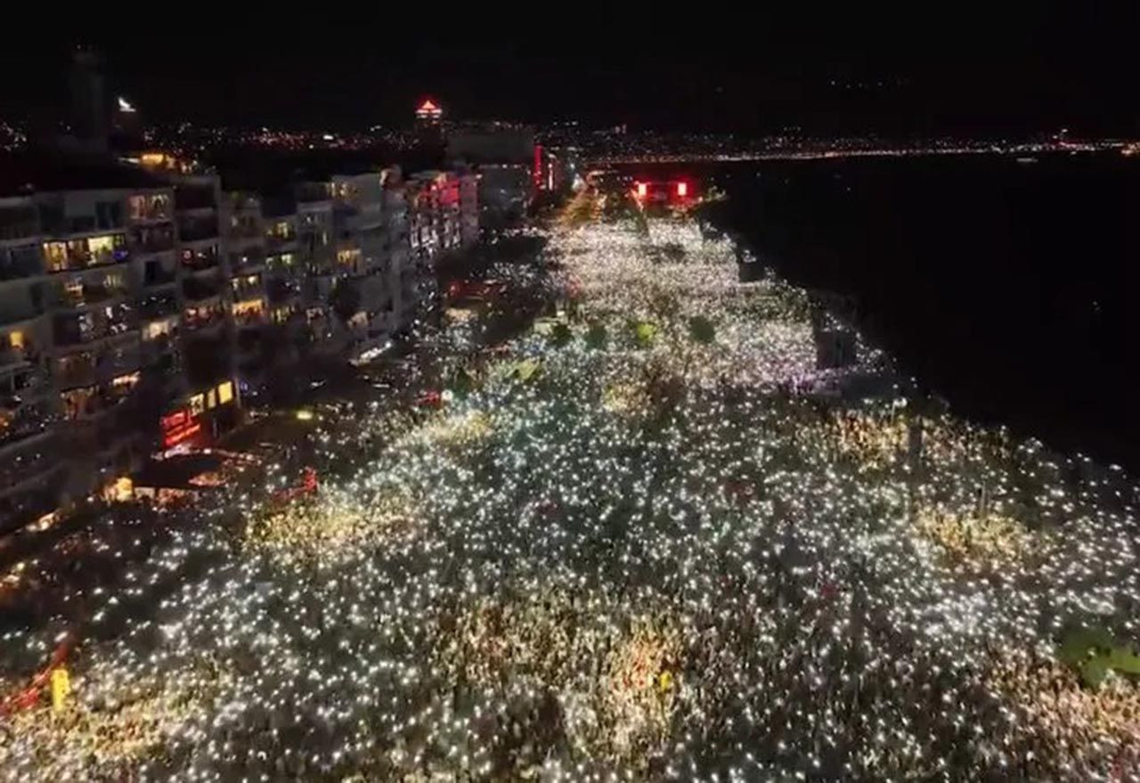 İzmir'de 100.yıl kutlamaları... Helikopterler zeybek oynadı - Resim: 1
