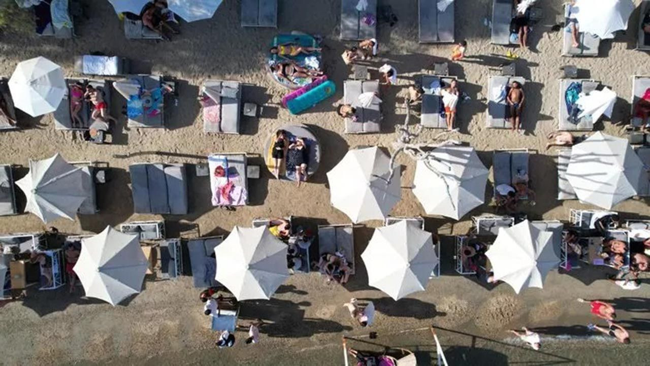 Okullar açıldı, plajlar onlara kaldı - Resim: 1
