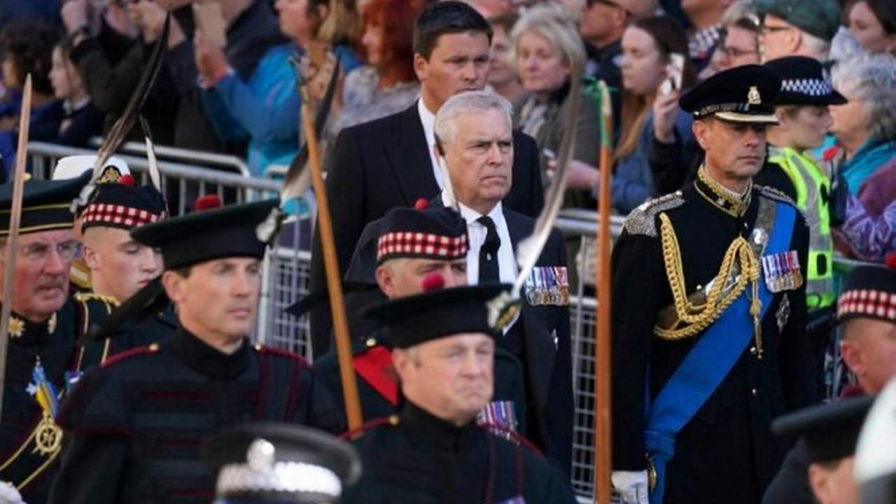 Kraliçe 2’nci Elizabeth'in cenazesine damga vuran protesto