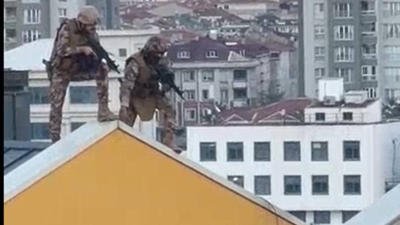 İstanbul'da film gibi operasyon! Özel Harekat çatıda yakaladı