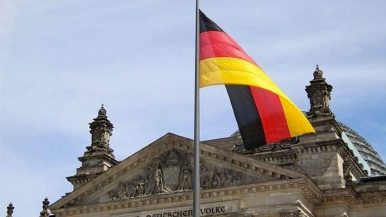 Almanya kendi ''Yeşil Kartı''nı çıkartıyor! İşte Almanya'da çalışma izninin yeni yolu