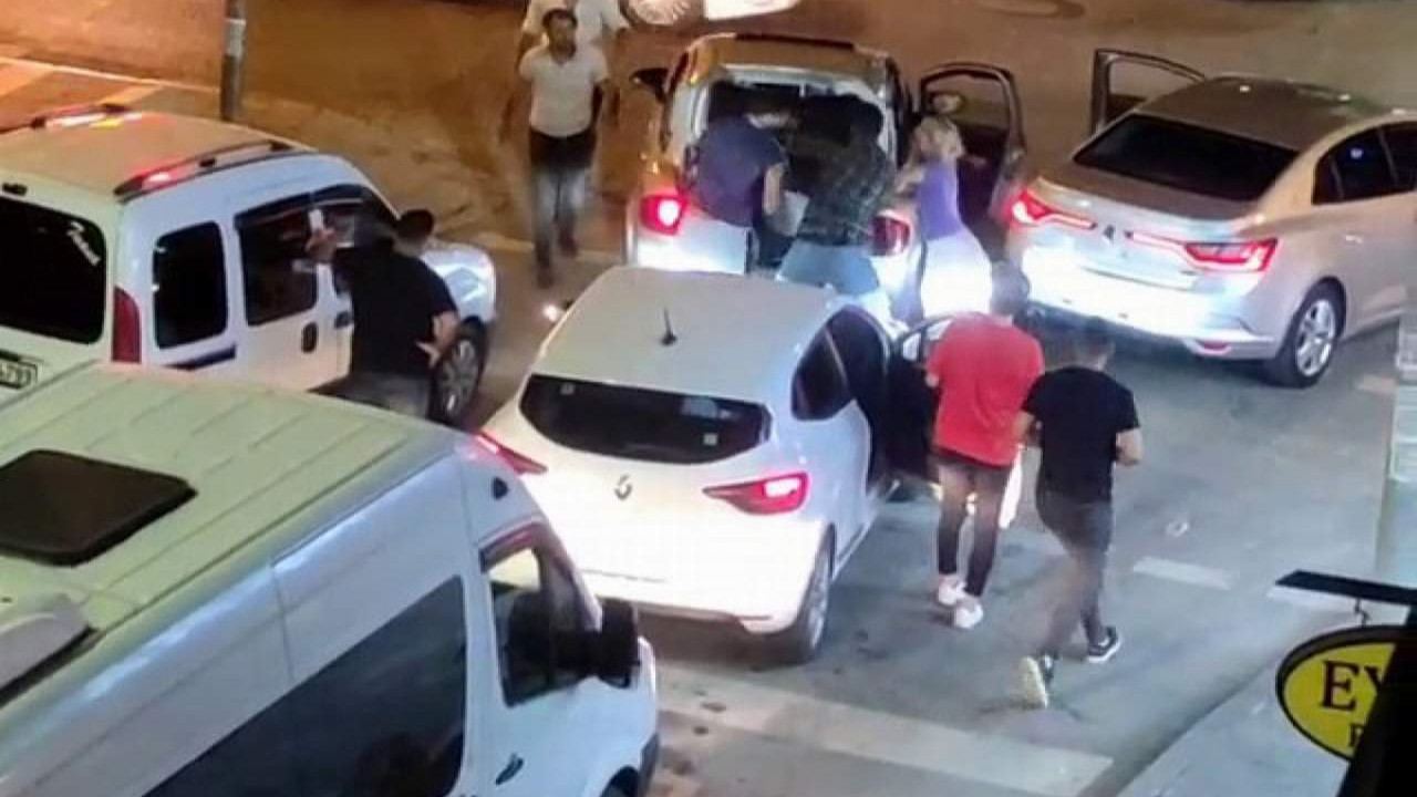İstanbul'da tekme tokatlı yol vermeme kavgası kamerada