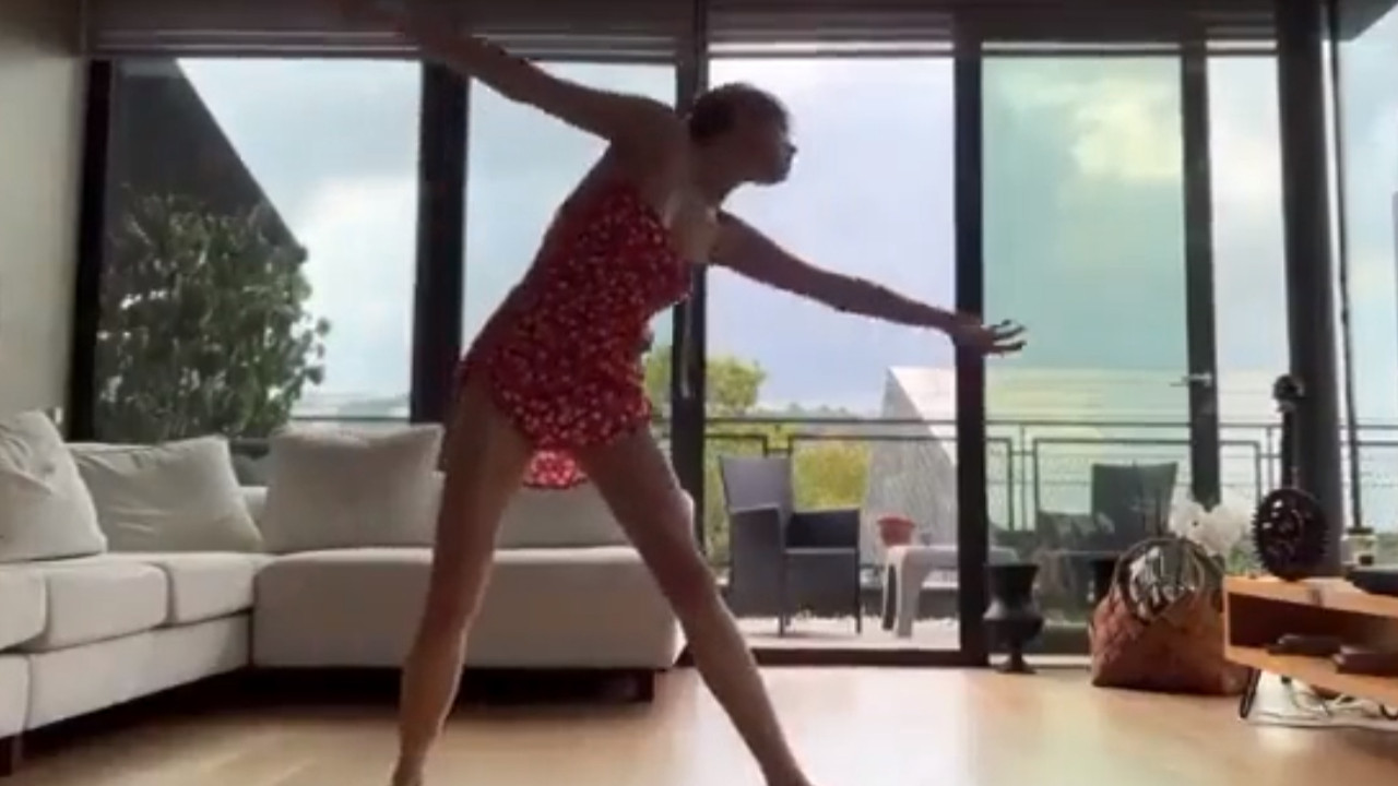 Melis Sezen çılgın dansıyla sosyal medyayı salladı