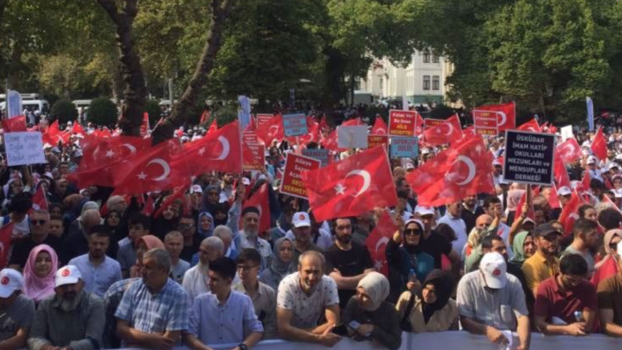 İstanbul'da LGBT karşıtı gösteri! Tepkiler çığ gibi büyüdü