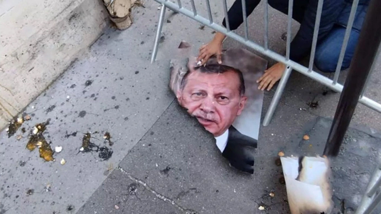 Ermeniler Erdoğan ve Aliyev'in posterini yaktılar