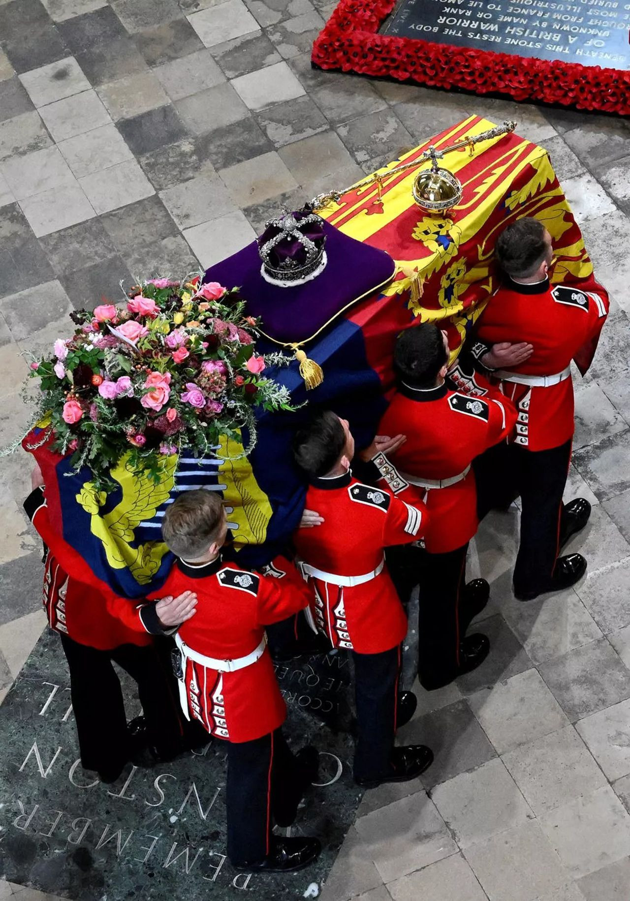 Kraliçe II. Elizabeth'in cenazesinde dikat çeken Osmanlı detayı - Resim: 1