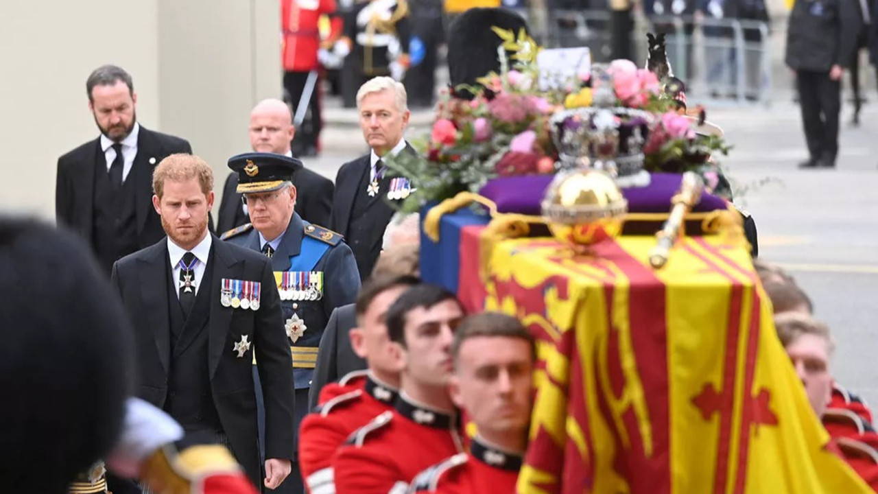 Kraliçe II. Elizabeth'in cenaze töreninde dikkat çeken an