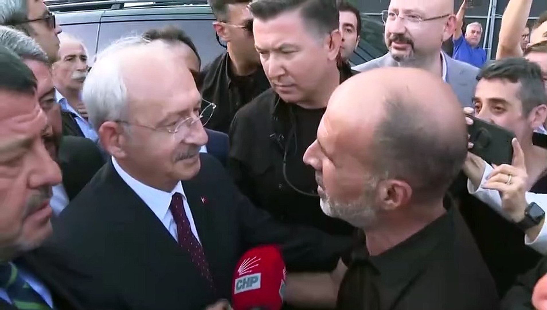 AK Partili seçmen Kılıçdaroğlu'nun yolunu kesip, helallik istedi