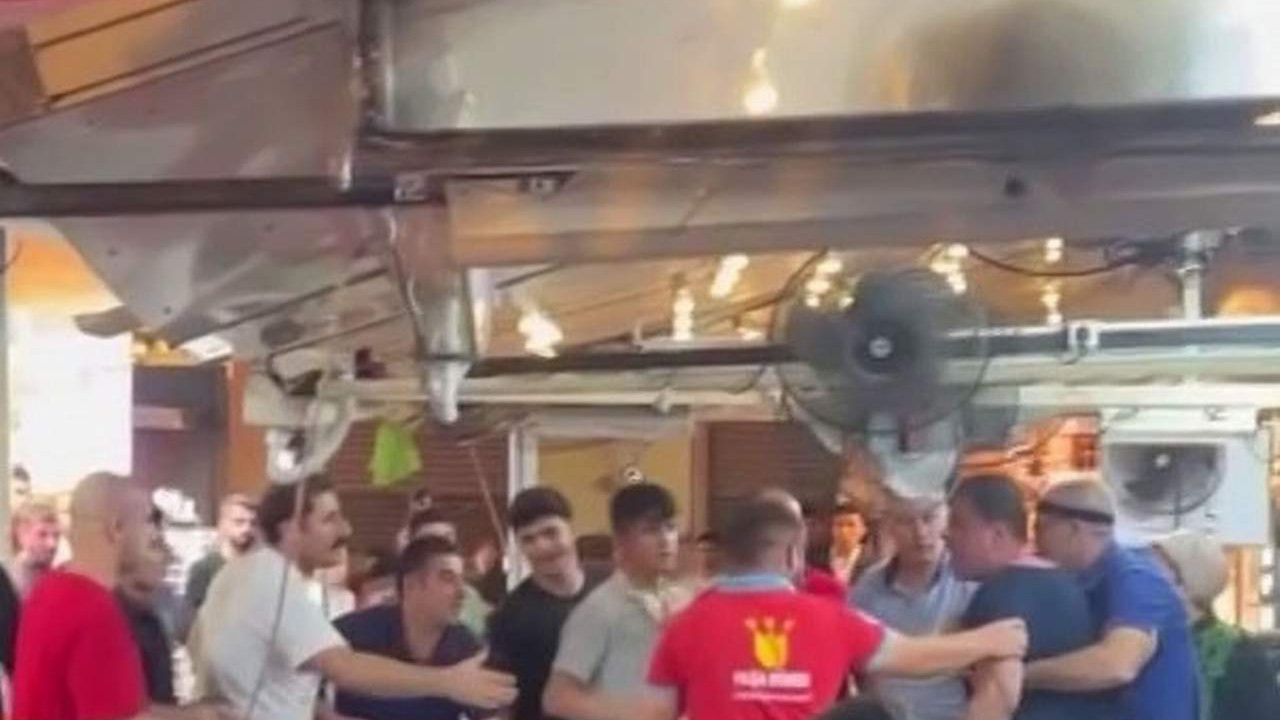 İstanbul'da esnaf ile turistin hesap kavgası kamerada